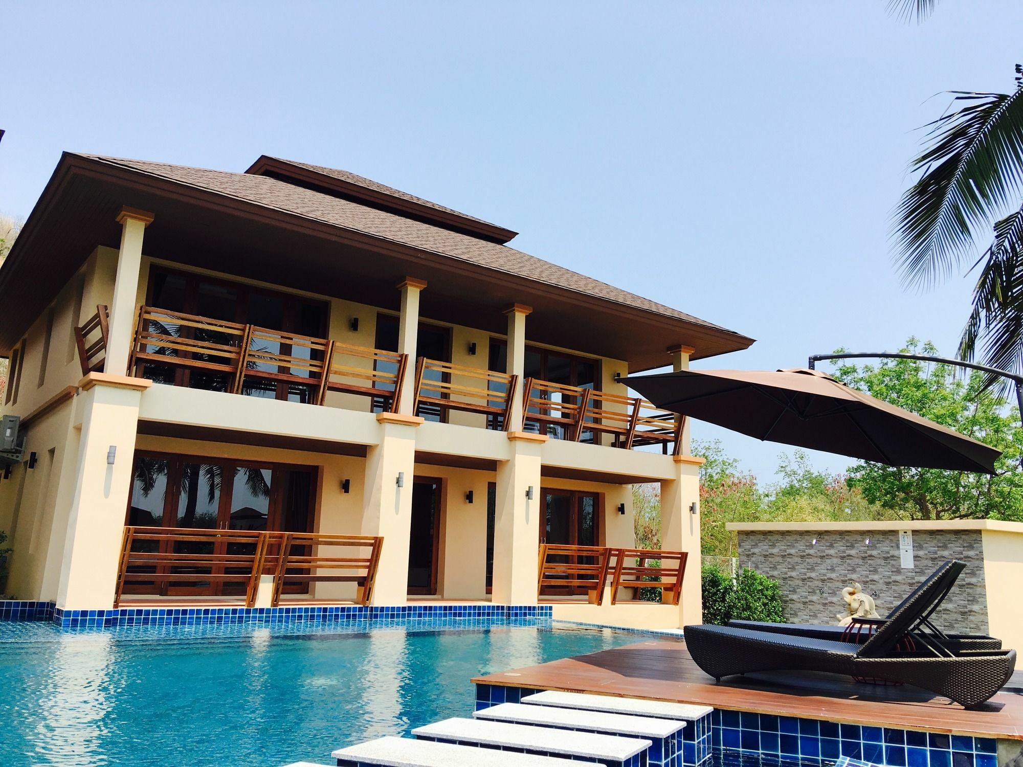 Elegancy Resort HHQ Exterior photo