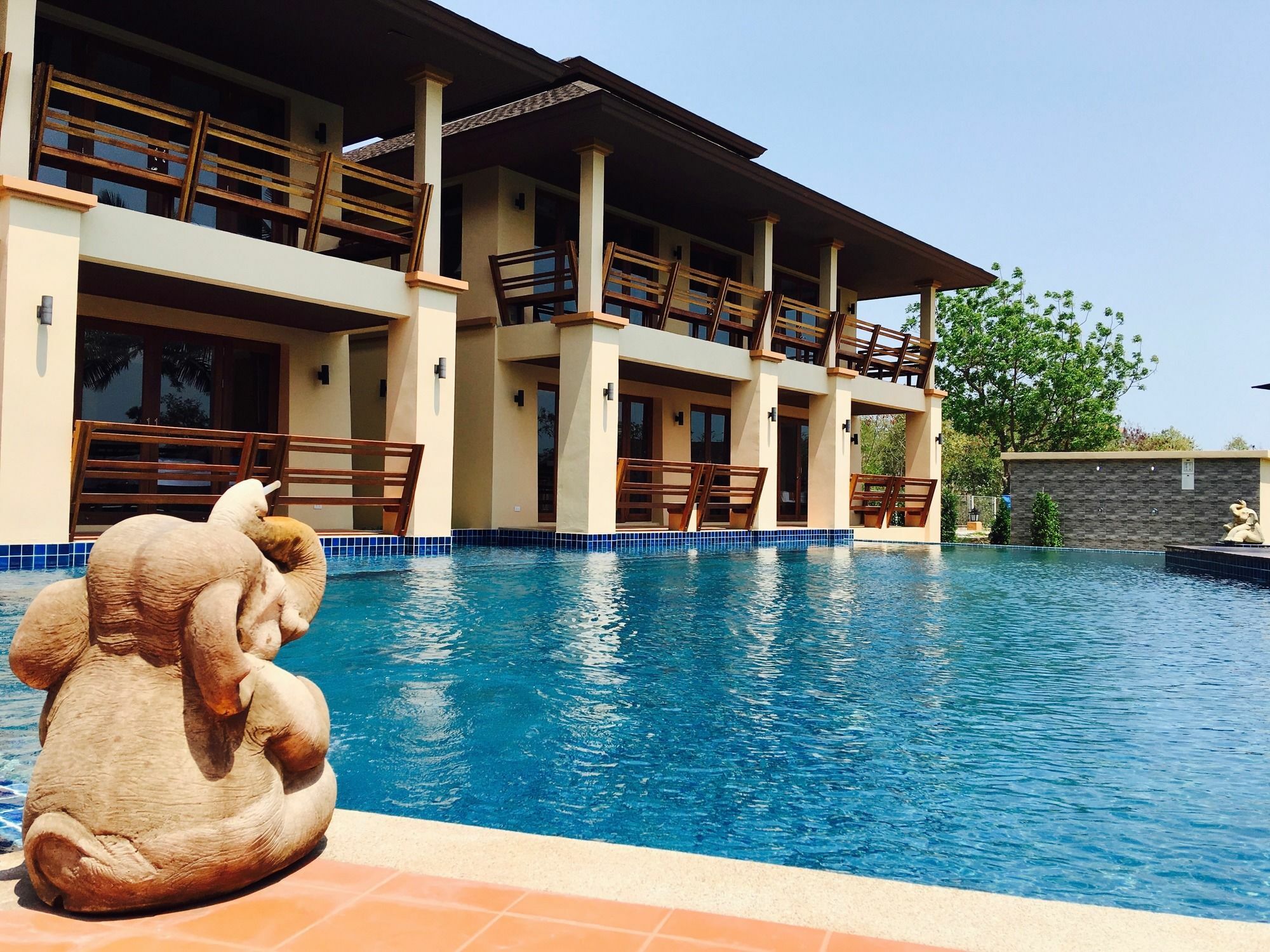 Elegancy Resort HHQ Exterior photo
